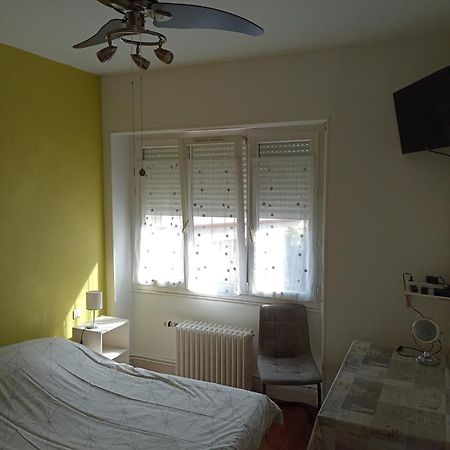 Chambre Meublee Au Coeur De Ville - Chez L'Habitant Ле-Крезо Екстер'єр фото