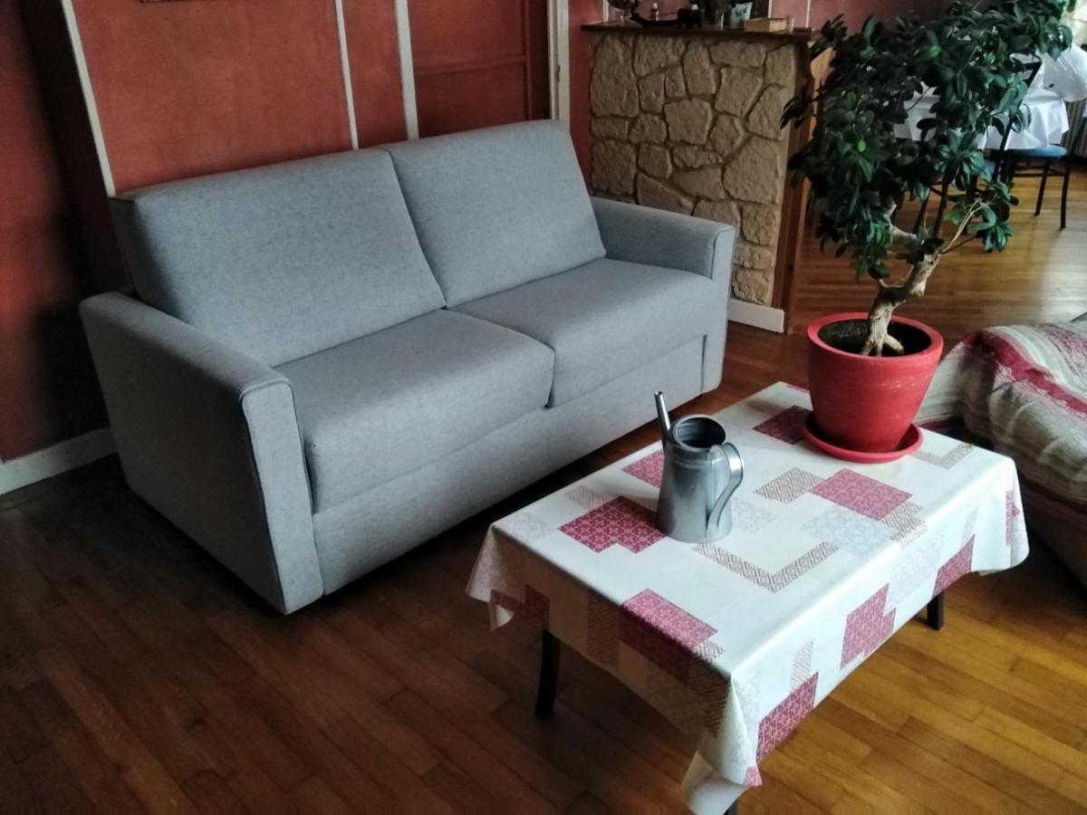 Chambre Meublee Au Coeur De Ville - Chez L'Habitant Ле-Крезо Екстер'єр фото